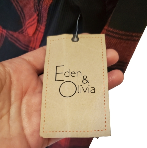 🍁New Red and Black Buffalo Plaid Top Size Small - Picture 2 of 7